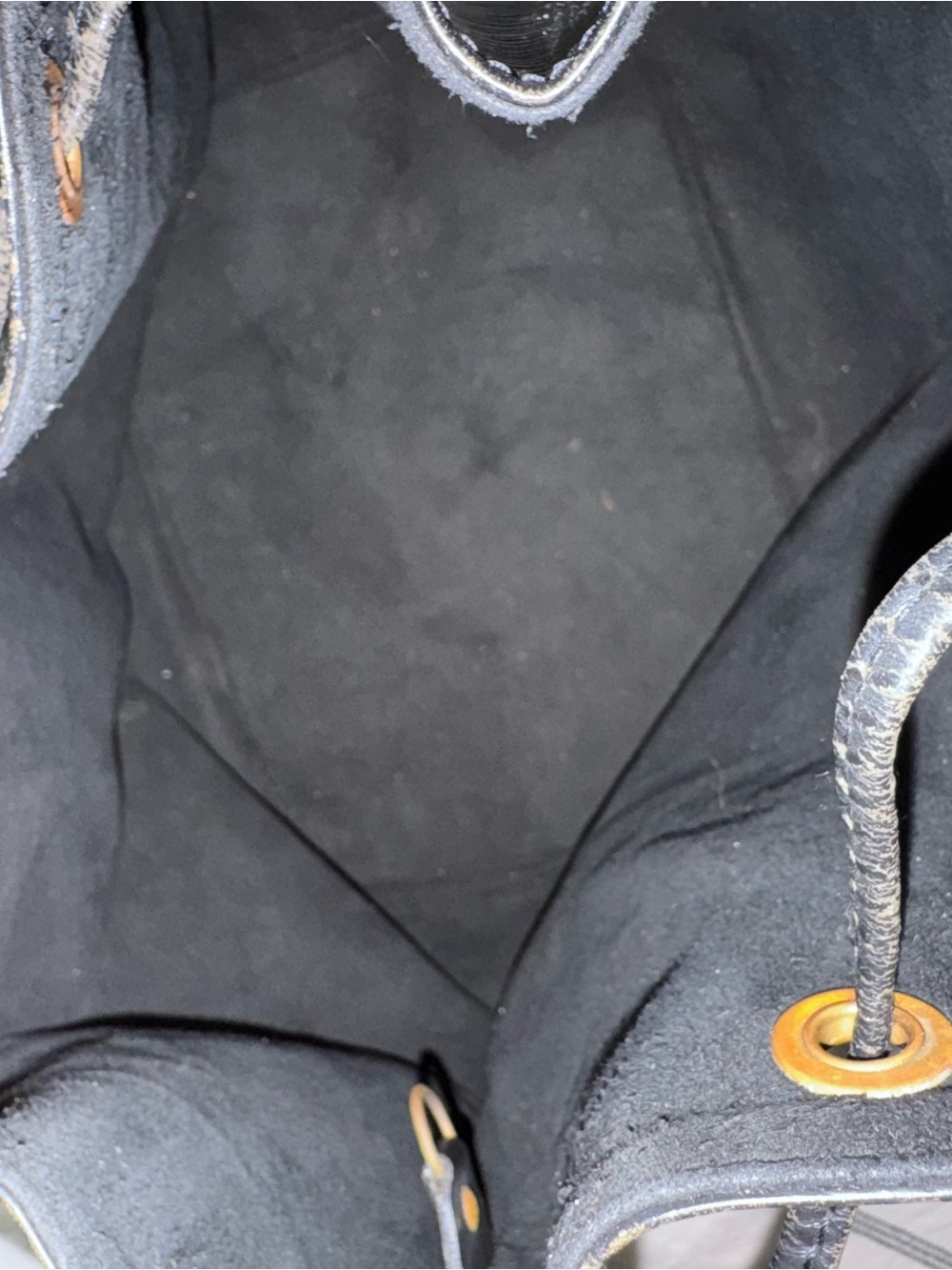 Vintage Louis Vuitton Noé Bucket Bag in black leather with gold hardware - Picture 6 of 7